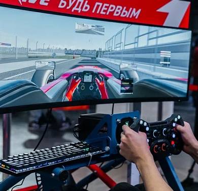  Автосимулятор в симрейсинг-клубе 