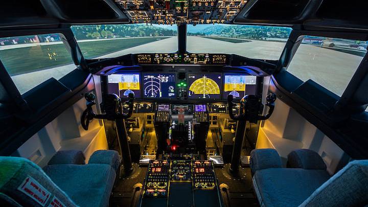 Пилотирование авиатренажера Boeing 737