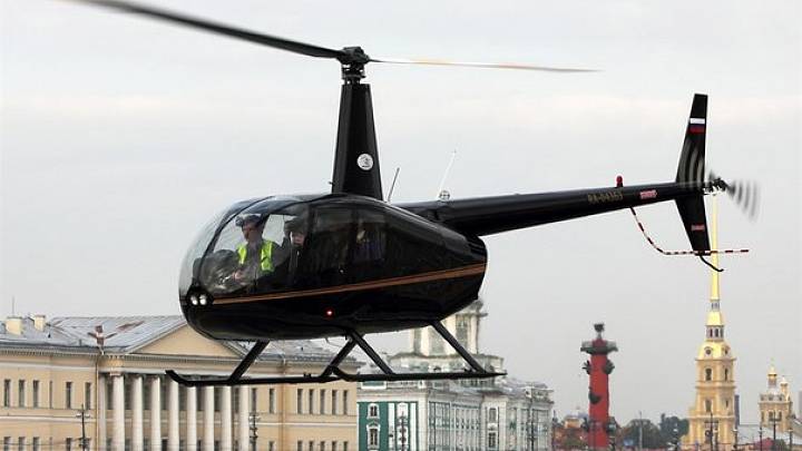 Полёт на вертолёте над центром Санкт-Петербурга