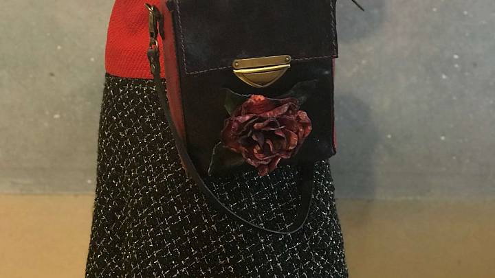 Пошив сумки-рюкзака с бутоном розы