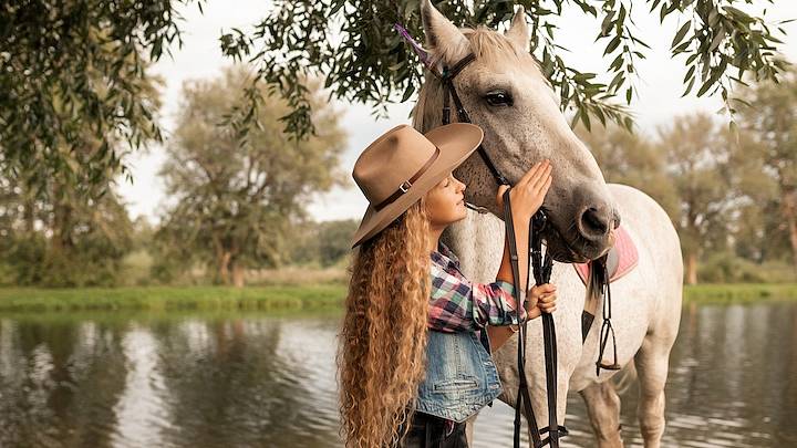 Знакомство с лошадьми - романтическое свидание или индивидуальная конная прогулка