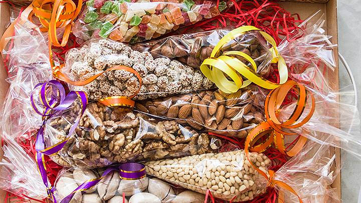 Наборы орехов и сухофруктов - удиви близких вкусным подарком